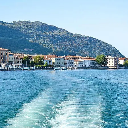 2 Bedroom Lovely In Solto Collina Bg Semesterbostad Riva di Solto