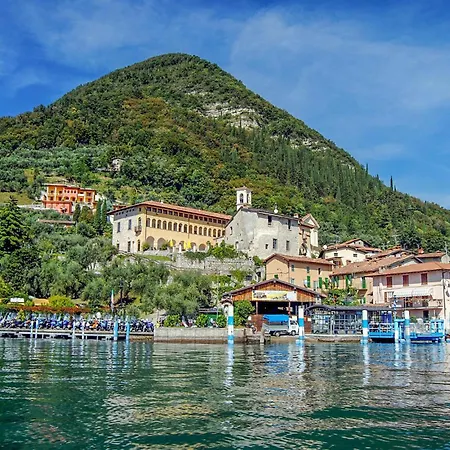 Semesterbostad 2 Bedroom Lovely In Solto Collina Bg Riva di Solto