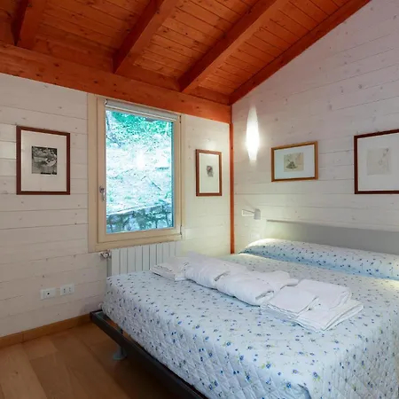 2 Bedroom Lovely In Solto Collina Bg *