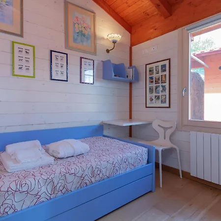 2 Bedroom Lovely In Solto Collina Bg *