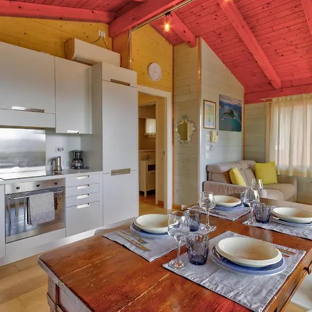 2 Bedroom Gorgeous In Collina Bg Nyaraló Riva di Solto